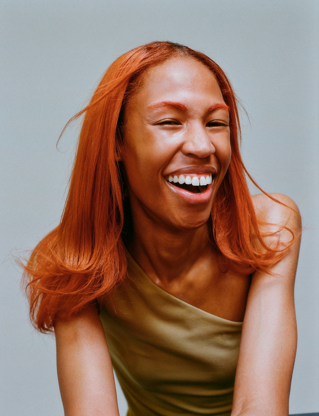Model Kita Updike smiling